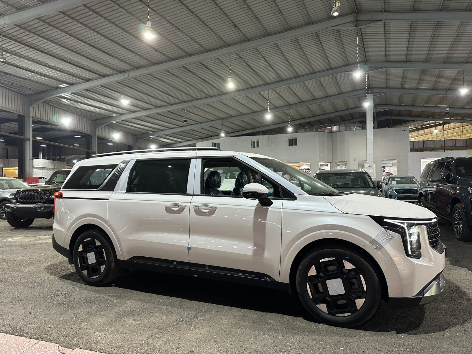 Kia Carnival Mid Option